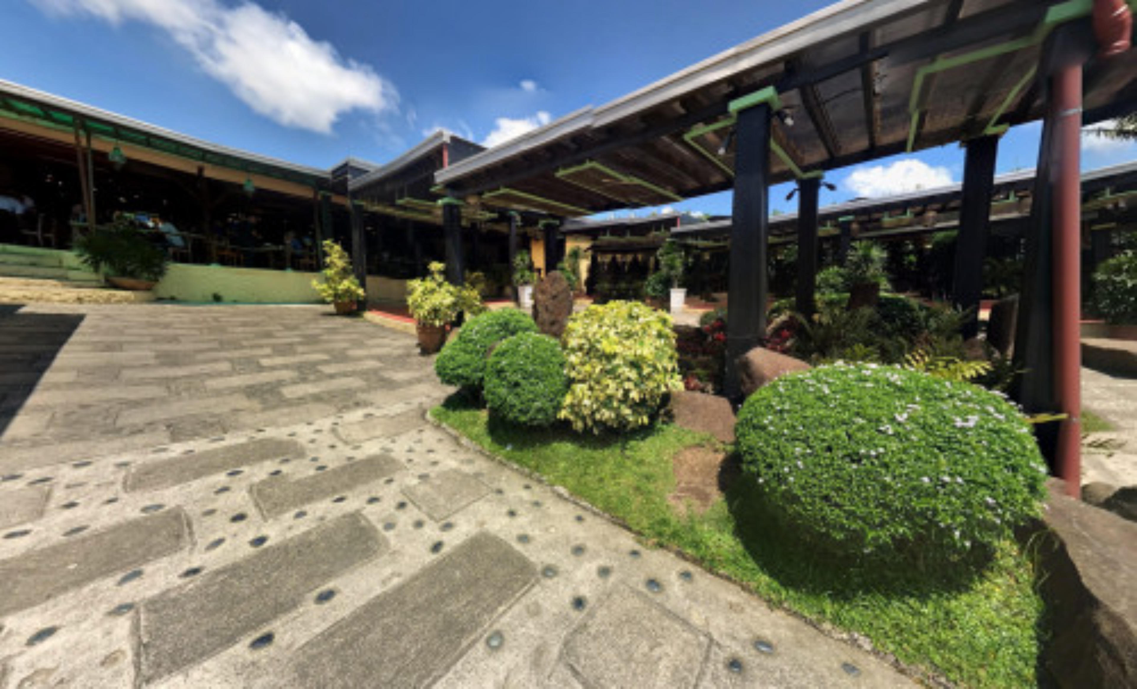 Leslie's Restaurant, Tagaytay, Philippines virtual tour preview