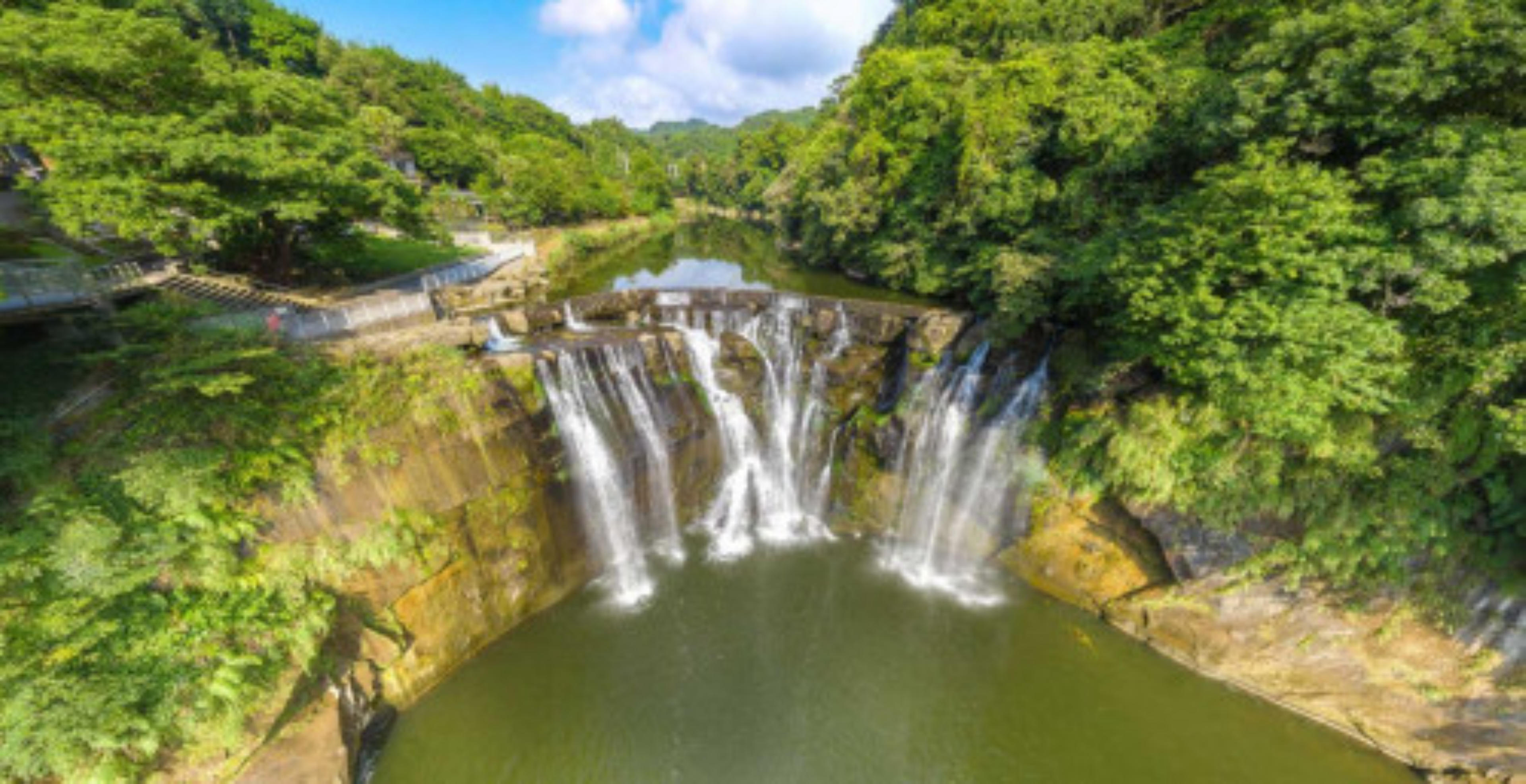 Shifen Waterfall virtual tour preview