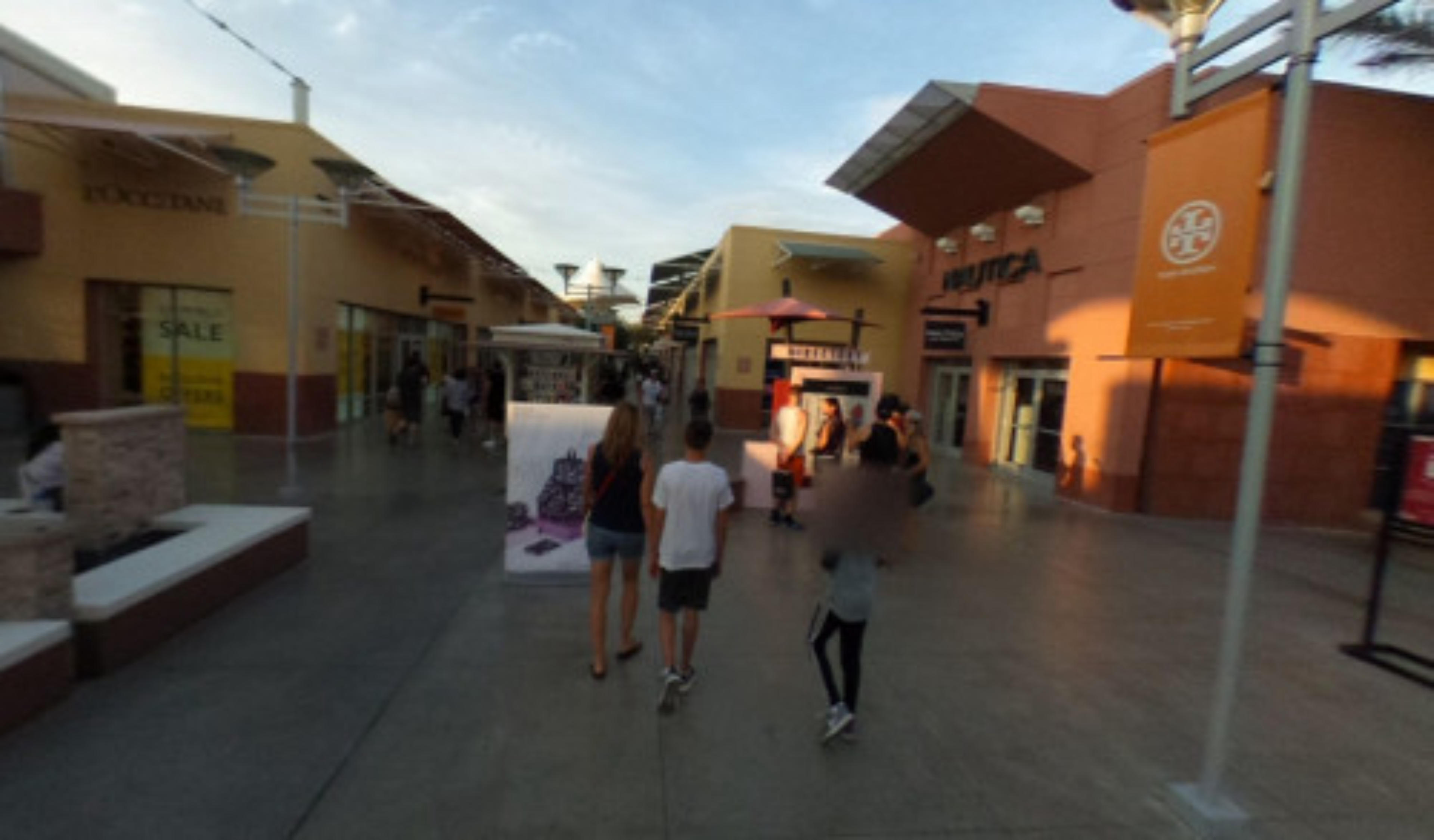 Las Vegas Premium Outlets North virtual tour preview